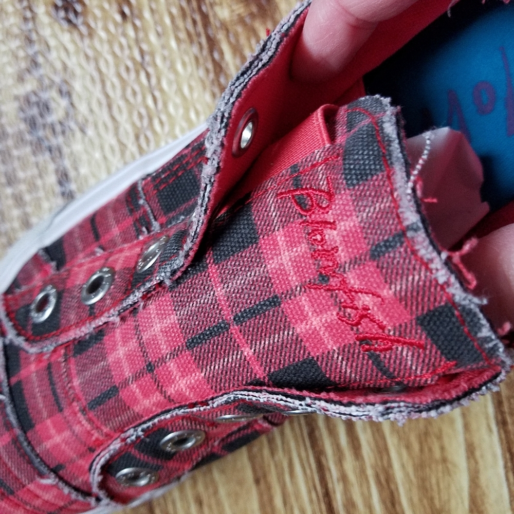 Blowfish Malibu Play Red Plaid Slip On Sneakers NWT Size 9 Christmas - Picture 11 of 16